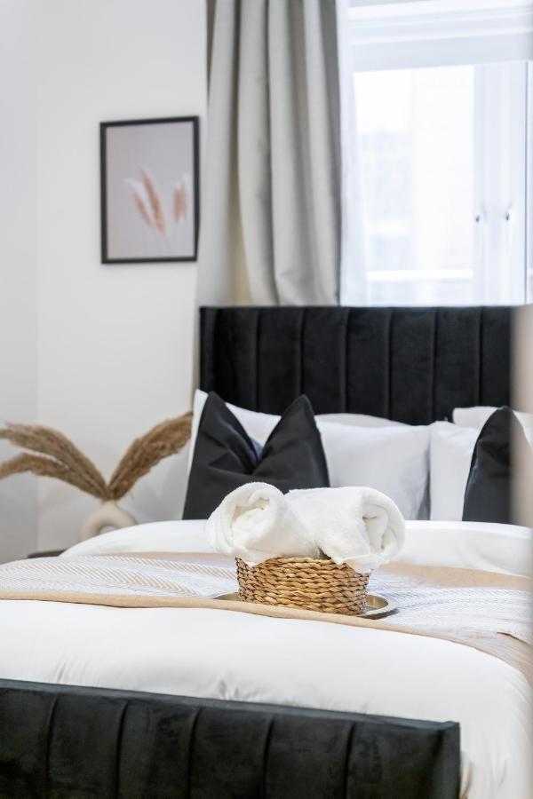 Chic 3 Bed Apartment Near London Bridge With Balcony Exterior photo