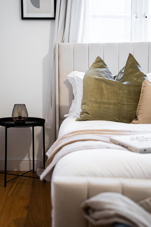 Chic 3 Bed Apartment Near London Bridge With Balcony Exterior photo