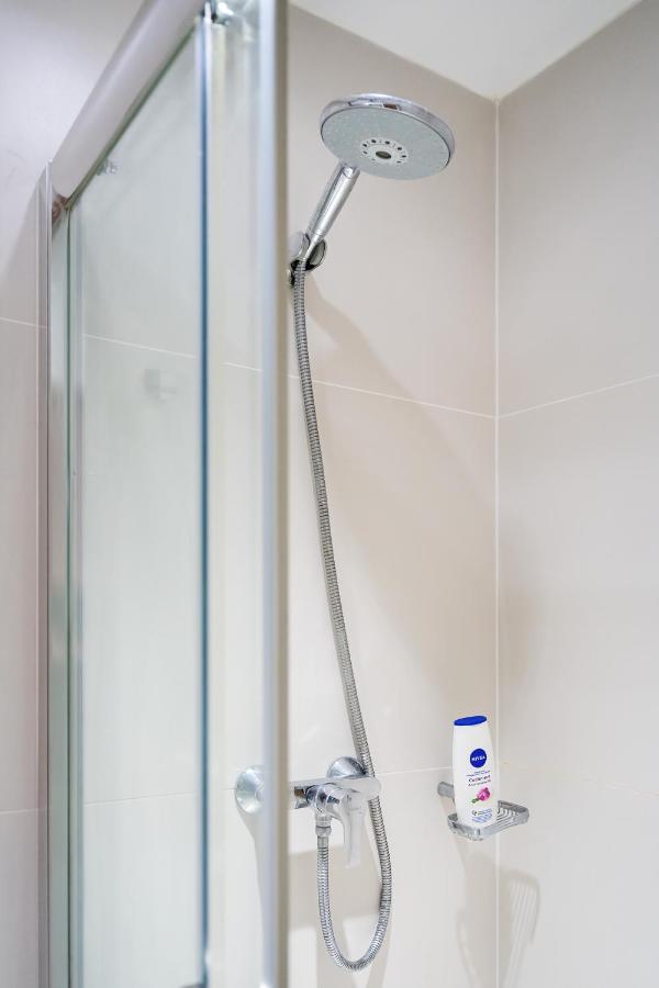 Chic 3 Bed Apartment Near London Bridge With Balcony Exterior photo